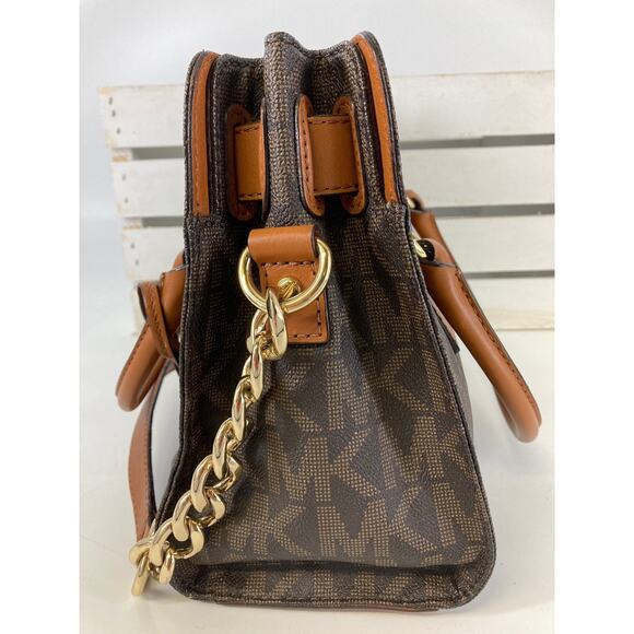 MICHAEL KORS SIGNATURE SAFFIANO LEATHER MEDIUM SHOULDER BAG - Picture 5 of 16